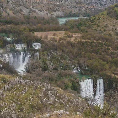 Skarpini Dvori * Ljubotic