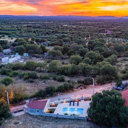 Skarpini Dvori Apartmán *