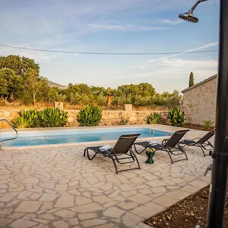 Skarpini Dvori דירה