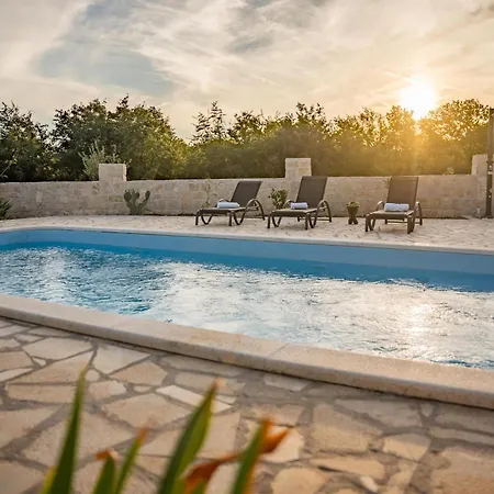 Skarpini Dvori Apartmán Ljubotic