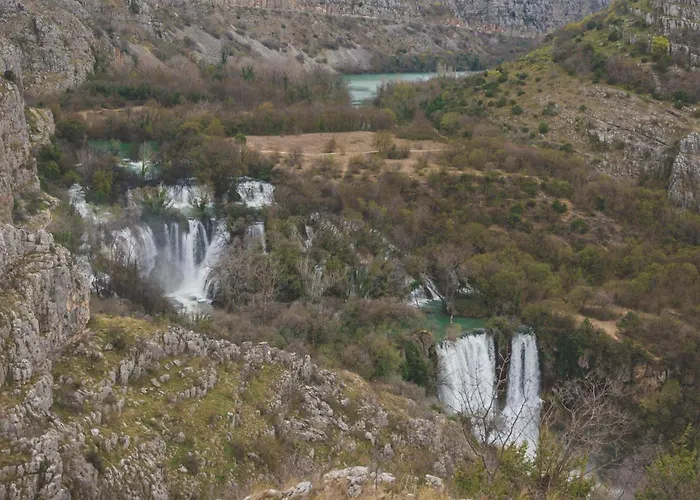 Skarpini Dvori * Ljubotic