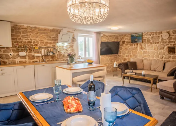 Skarpini Dvori Ljubotic