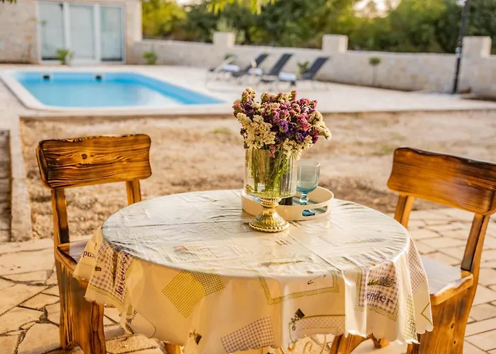 Skarpini Dvori דירה Ljubotic