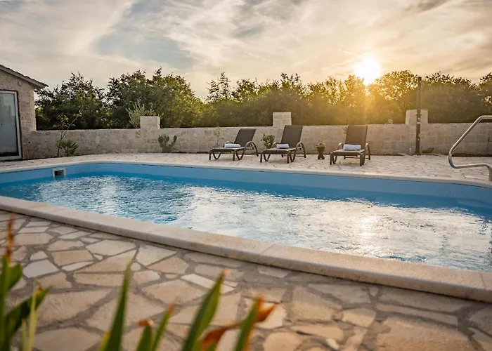 Skarpini Dvori דירה Ljubotic